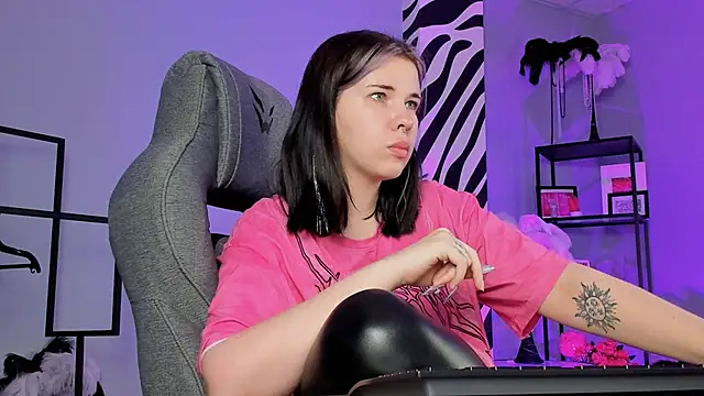 AliceSunday online show from 11-13-25, 02:21