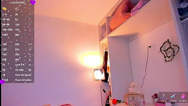 Snapshot of Lunadahia chatting on 12-16-25, 09:36 Lunadahia online show from 12-16-25, 09:36