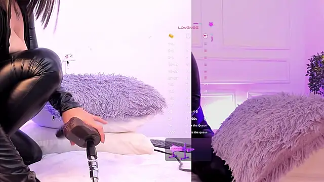 Snapshot of sherylgrey chatting on 11-30-25, 11:53 sherylgrey online show from 11-30-25, 11:53