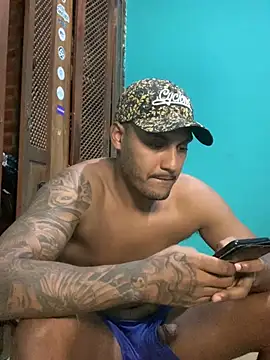 Snapshot of Pinocchiu chatting on 02-24-25, 11:19 Pinocchiu online show from 02-24-25, 11:19