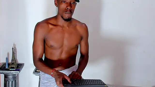 Snapshot of Darick_brown chatting on 12-15-24, 02:48 Darick brown online show from 12-15-24, 02:48