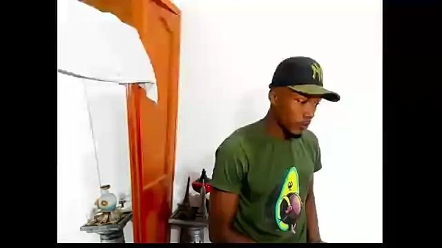 Snapshot of Darick_brown chatting on 02-22-25, 04:51 Darick brown online show from 02-22-25, 04:51