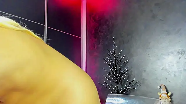 glossy blondegirl online show from 12-03-25, 08:07