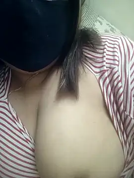 Snapshot of Naughty-Trisha chatting on 11-05-25, 09:53 Naughty-Trisha online show from 11-05-25, 09:53