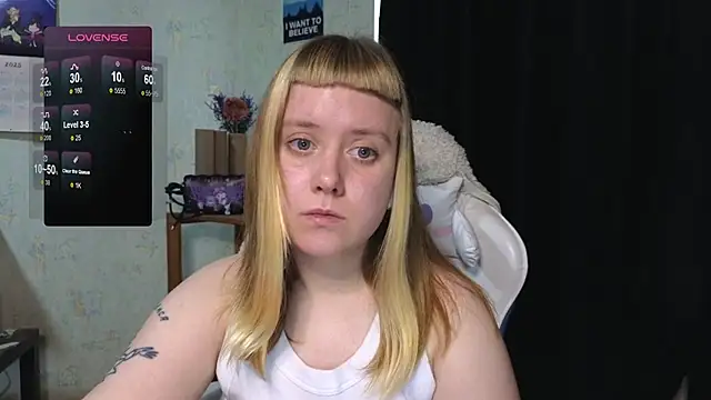 Snapshot of June_shy0 chatting on 10-24-25, 10:44 June shy0 online show from 10-24-25, 10:44