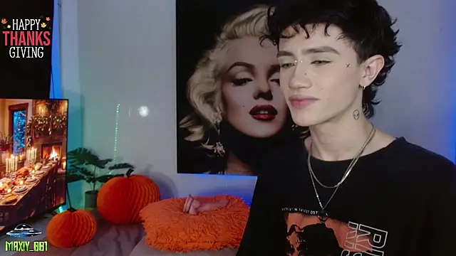 maxiy 001 online show from 11-27-25, 08:55