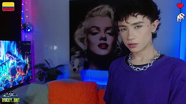 Snapshot of maxiy_001 chatting on 07-07-26, 01:30 maxiy 001 online show from 07-07-26, 01:30