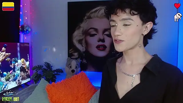 Snapshot of maxiy_001 chatting on 07-19-26, 05:22 maxiy 001 online show from 07-19-26, 05:22