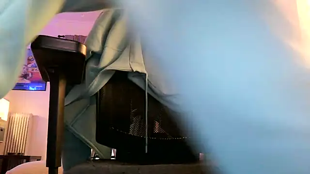 Snapshot of Bigone_uncut chatting on 10-29-25, 03:25 Bigone uncut online show from 10-29-25, 03:25