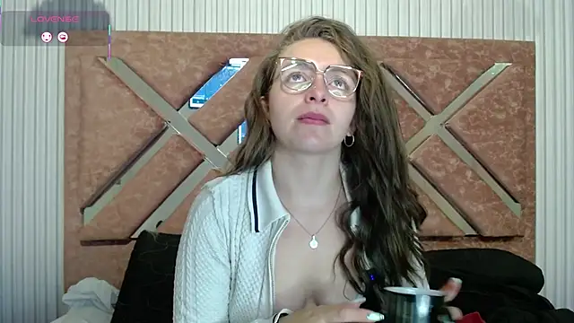 Snapshot of _isaabellaa chatting on 05-18-26, 01:06 isaabellaa online show from 05-18-26, 01:06