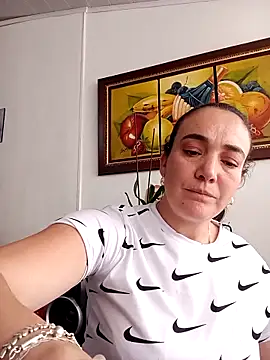 Snapshot of skayhot_ chatting on 02-27-25, 04:43 skayhot online show from 02-27-25, 04:43