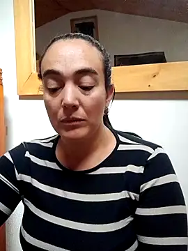 Snapshot of skayhot_ chatting on 09-17-25, 01:46 skayhot online show from 09-17-25, 01:46