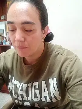 skayhot  online show from 10-25-25, 02:13