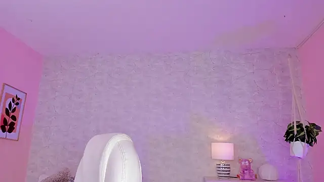 DahianaWalcott online show from 03-05-25, 09:04