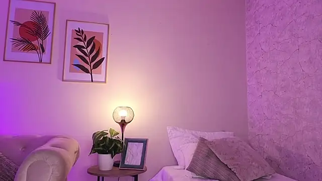 DahianaWalcott online show from 03-04-26, 04:13