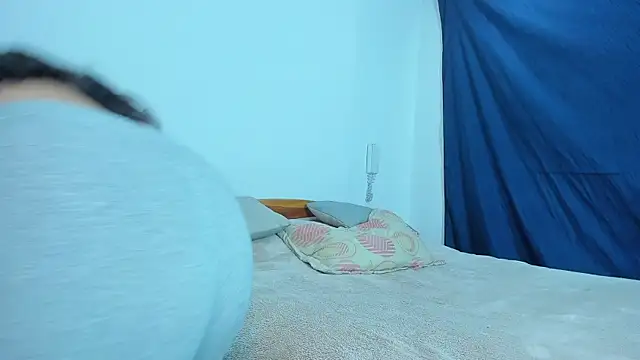 emiily15   online show from 12-12-24, 05:15