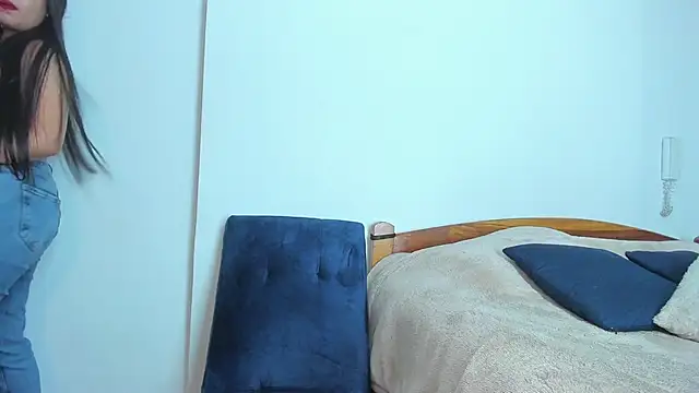 emiily15   online show from 02-24-25, 06:26