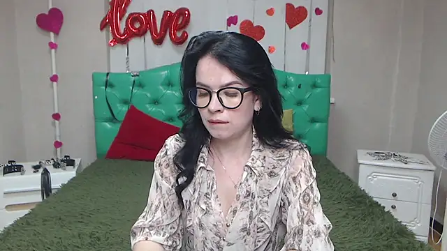 Snapshot of JasmineKouch chatting on 05-28-26, 05:43 JasmineKouch online show from 05-28-26, 05:43