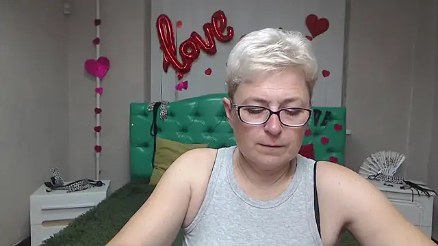 EmiliaGree online show from 09-22-25, 05:04