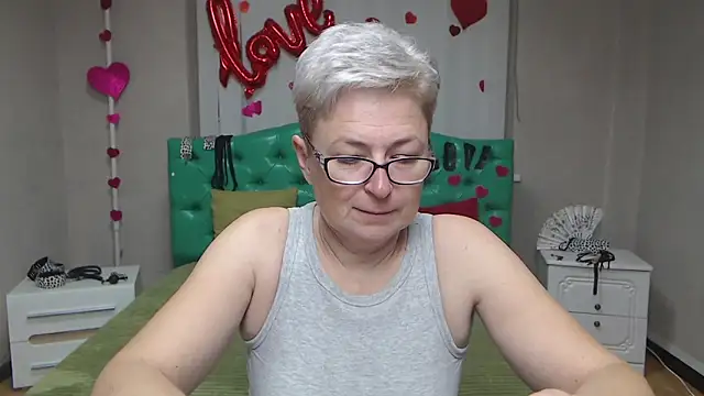 EmiliaGree online show from 10-18-25, 05:10