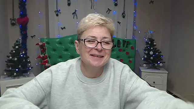 Snapshot of EmiliaGree chatting on 12-18-25, 06:03 EmiliaGree online show from 12-18-25, 06:03