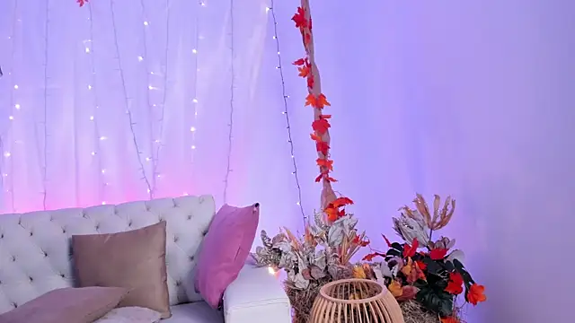 Snapshot of celestelewis chatting on 10-31-25, 07:37 celestelewis online show from 10-31-25, 07:37