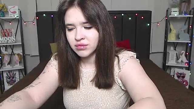 LauraHlot online show from 02-06-25, 06:13