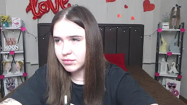 LauraHlot online show from 02-18-25, 04:04