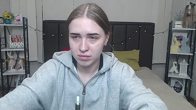 LauraHlot online show from 09-26-25, 05:39