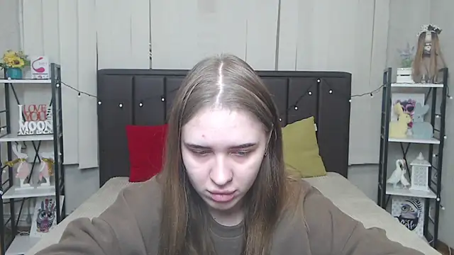 LauraHlot online show from 10-10-25, 05:45