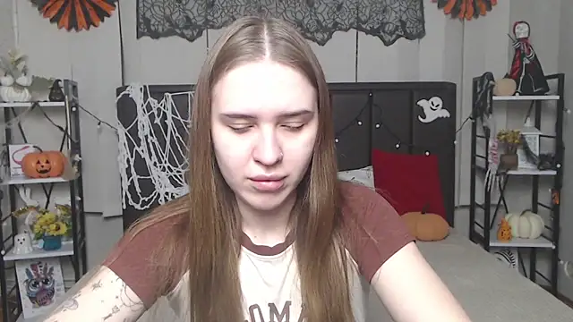 LauraHlot online show from 10-30-25, 06:08