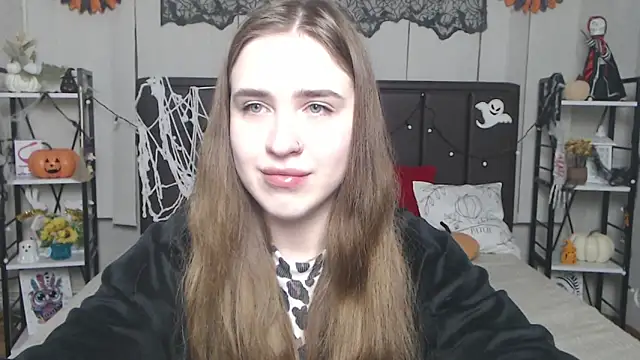 LauraHlot online show from 11-13-25, 06:34