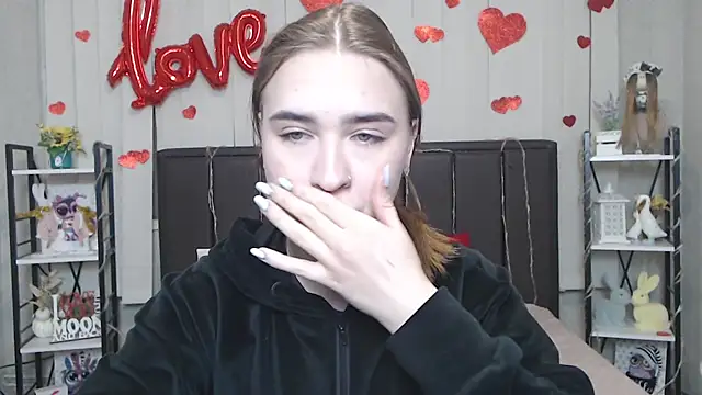 LauraHlot online show from 02-15-26, 06:04