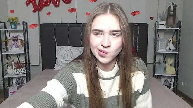 LauraHlot online show from 02-18-26, 06:04