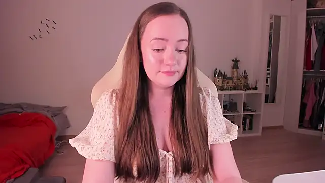 Snapshot of WalkingGirl chatting on 11-12-25, 06:08 WalkingGirl online show from 11-12-25, 06:08