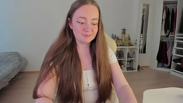 WalkingGirl online show from 06-22-26, 12:57