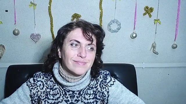 Snapshot of LuciaMii chatting on 12-29-24, 06:05 LuciaMii online show from 12-29-24, 06:05