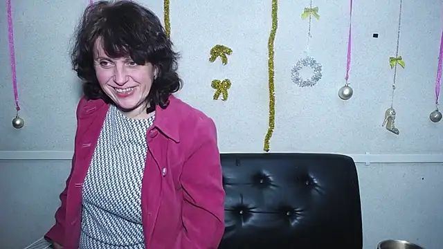 Snapshot of LuciaMii chatting on 01-13-25, 12:19 LuciaMii online show from 01-13-25, 12:19