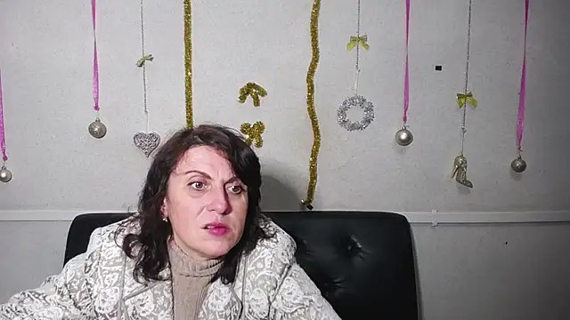 Snapshot of LuciaMii chatting on 01-15-25, 05:58 LuciaMii online show from 01-15-25, 05:58