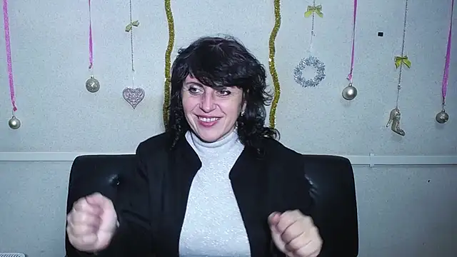 Snapshot of LuciaMii chatting on 01-18-25, 06:10 LuciaMii online show from 01-18-25, 06:10