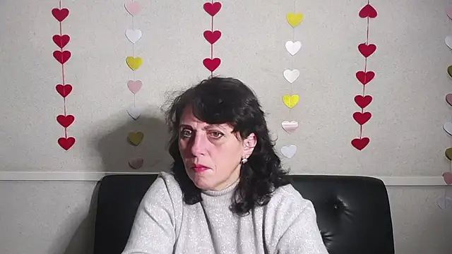 Snapshot of LuciaMii chatting on 01-26-25, 06:06 LuciaMii online show from 01-26-25, 06:06