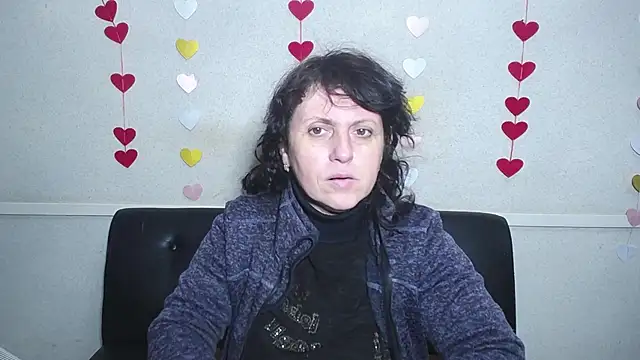 Snapshot of LuciaMii chatting on 02-05-25, 06:02 LuciaMii online show from 02-05-25, 06:02