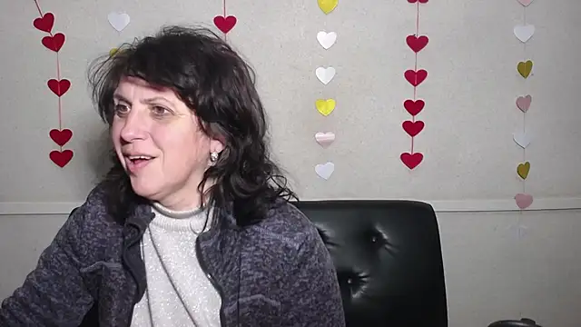 Snapshot of LuciaMii chatting on 02-12-25, 12:16 LuciaMii online show from 02-12-25, 12:16
