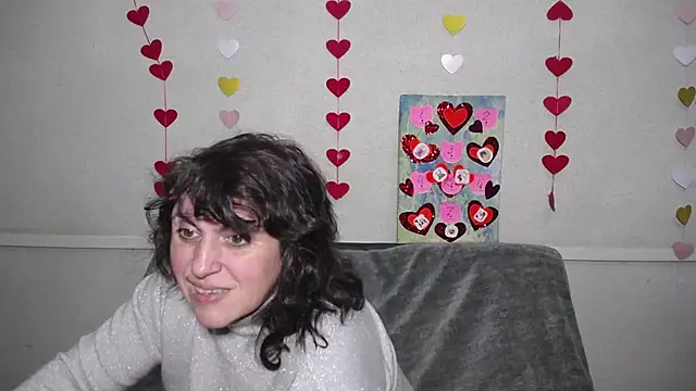 Snapshot of LuciaMii chatting on 02-13-25, 09:17 LuciaMii online show from 02-13-25, 09:17