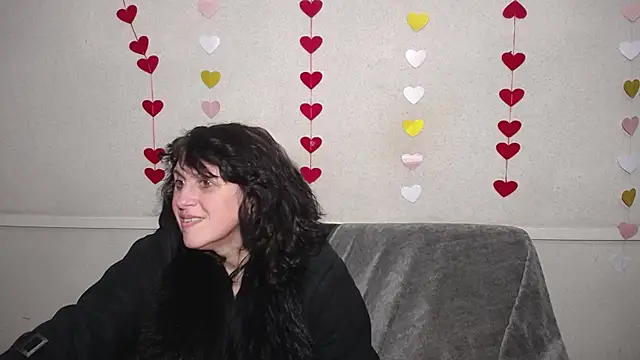 Snapshot of LuciaMii chatting on 02-15-25, 06:02 LuciaMii online show from 02-15-25, 06:02