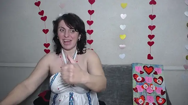 Snapshot of LuciaMii chatting on 02-15-25, 03:28 LuciaMii online show from 02-15-25, 03:28