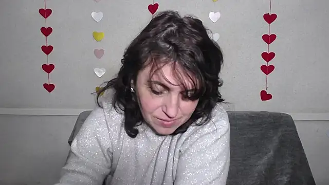 Snapshot of LuciaMii chatting on 02-16-25, 09:15 LuciaMii online show from 02-16-25, 09:15