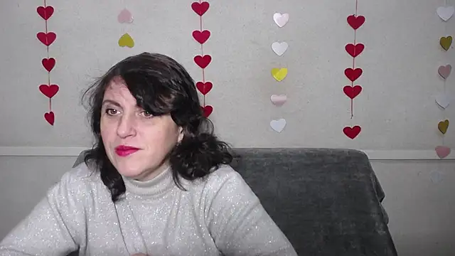 Snapshot of LuciaMii chatting on 02-17-25, 06:04 LuciaMii online show from 02-17-25, 06:04