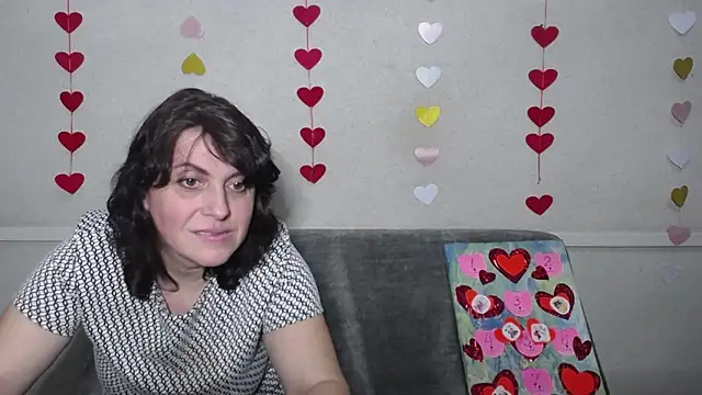Snapshot of LuciaMii chatting on 02-17-25, 09:08 LuciaMii online show from 02-17-25, 09:08
