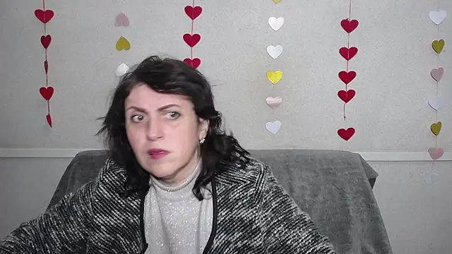 Snapshot of LuciaMii chatting on 02-19-25, 06:00 LuciaMii online show from 02-19-25, 06:00